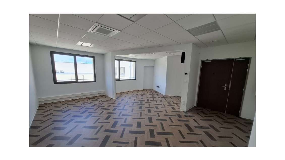 Vente local 40m² en centre d'affaires Carpentras