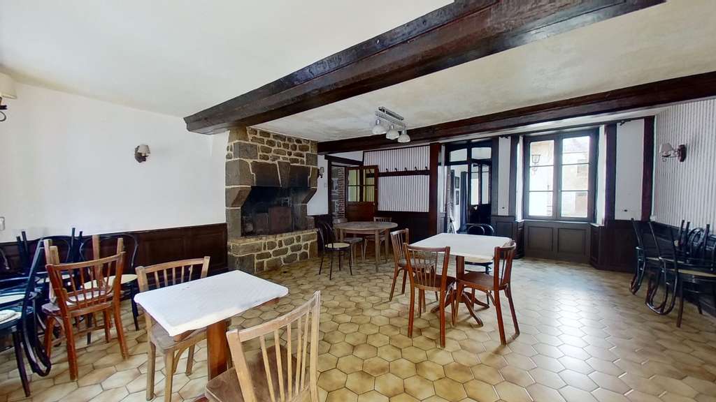 A vendre grande maison de charme à Carrouges