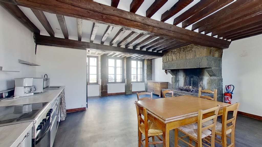 A vendre grande maison de charme à Carrouges