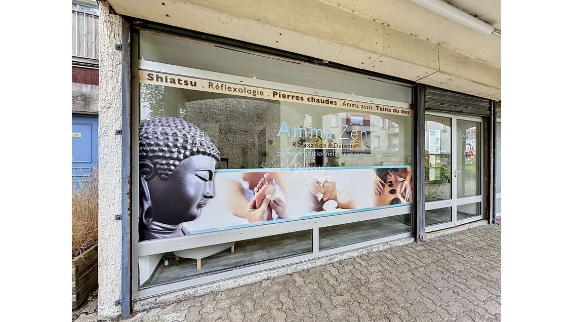 LOCAL COMMERCIAL 60M2 + PLACE STATIONNEMENT