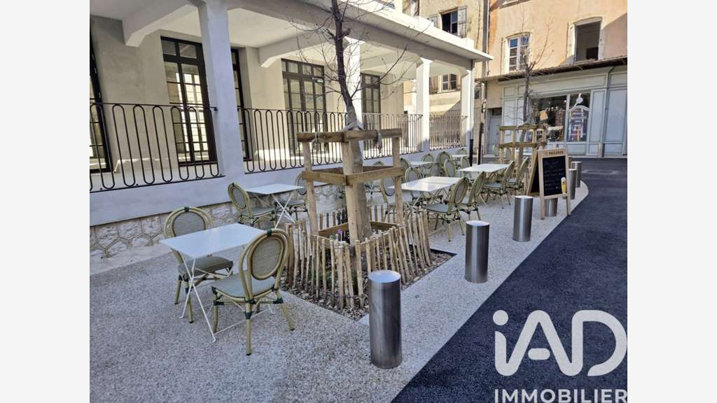 Vente local commercial à Cavaillon Place Cabassole