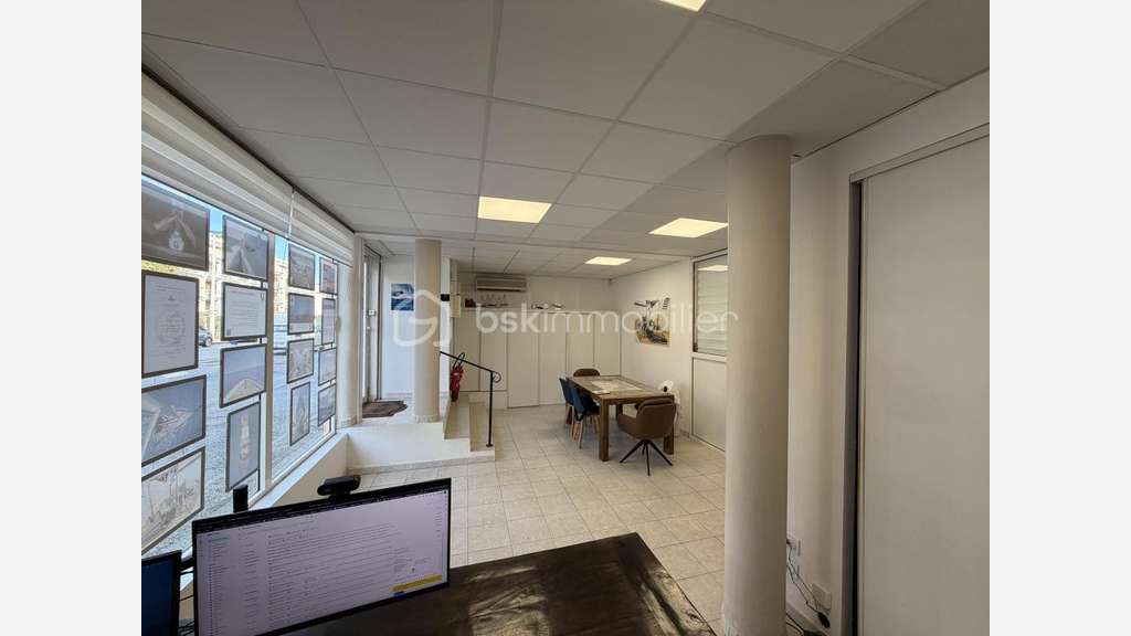 Local 45m² en excellent état climatisé à Cavalaire