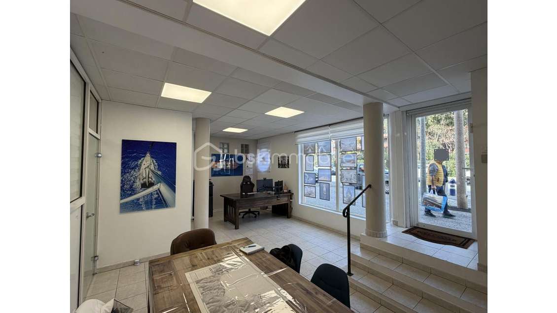 Local 45m² en excellent état climatisé à Cavalaire