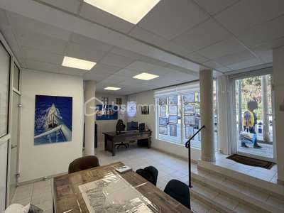 Local 45m² en excellent état climatisé à Cavalaire