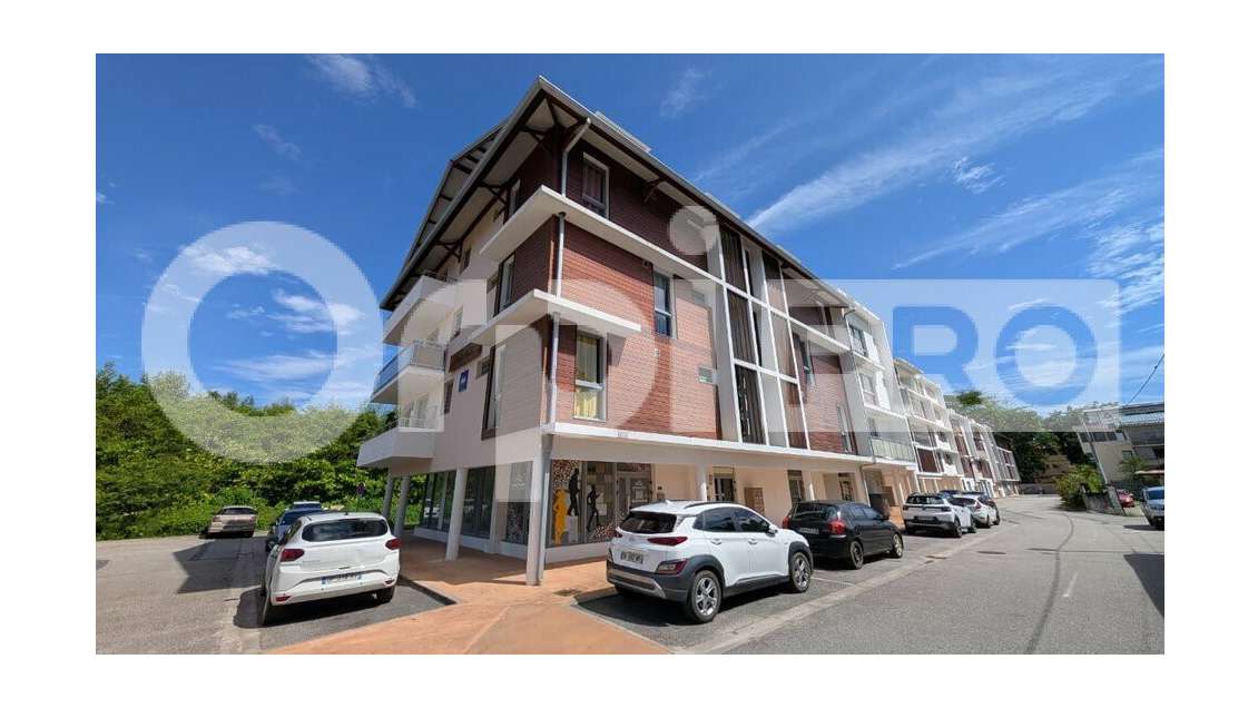 Local commercial 100m² en front de mer sur Cayenne