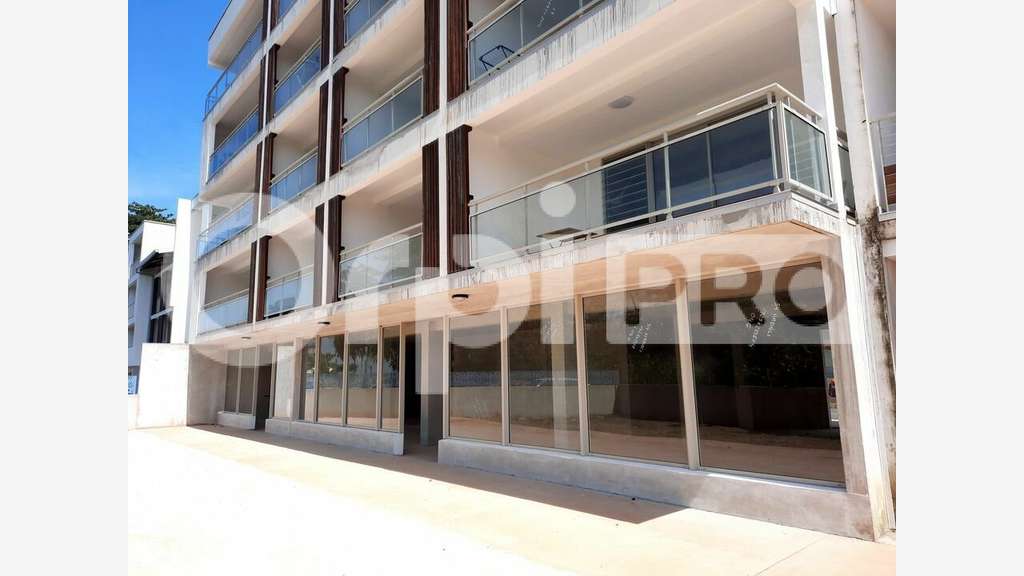 Local commercial 100m² en front de mer sur Cayenne