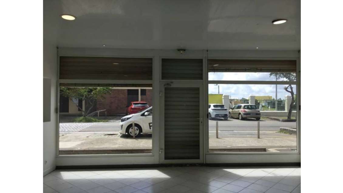 A vendre local 282m² avenue d'Estrée à Cayenne