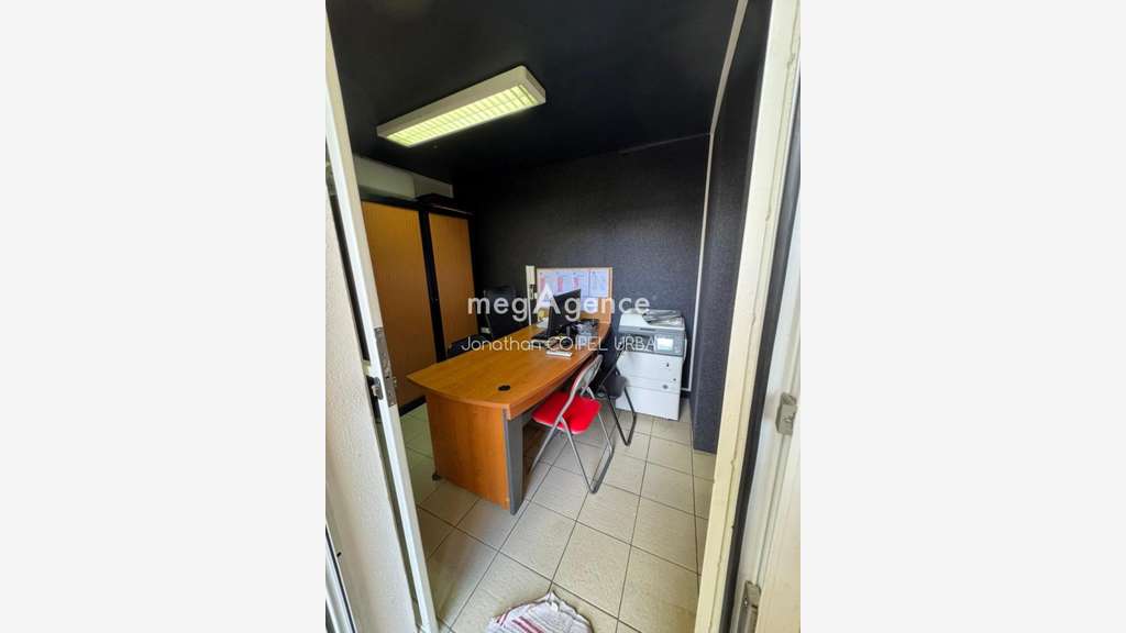 Vente local commercial 58m² à Cayenne centre
