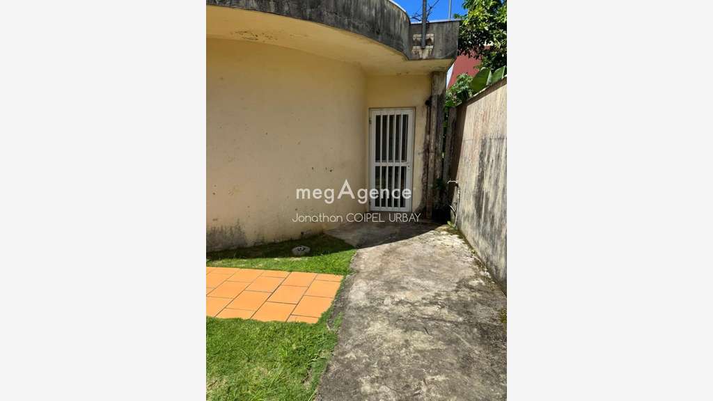 Vente local commercial 58m² à Cayenne centre
