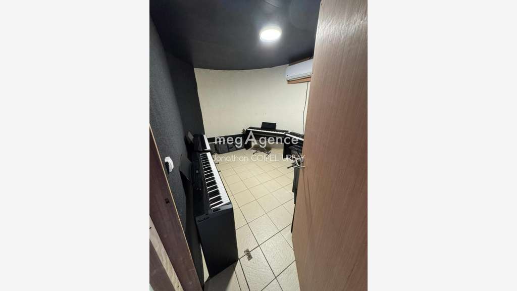 Vente local commercial 58m² à Cayenne centre