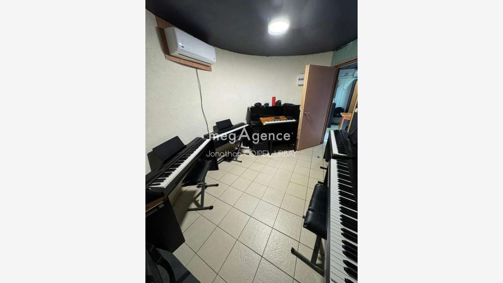 Vente local commercial 58m² à Cayenne centre
