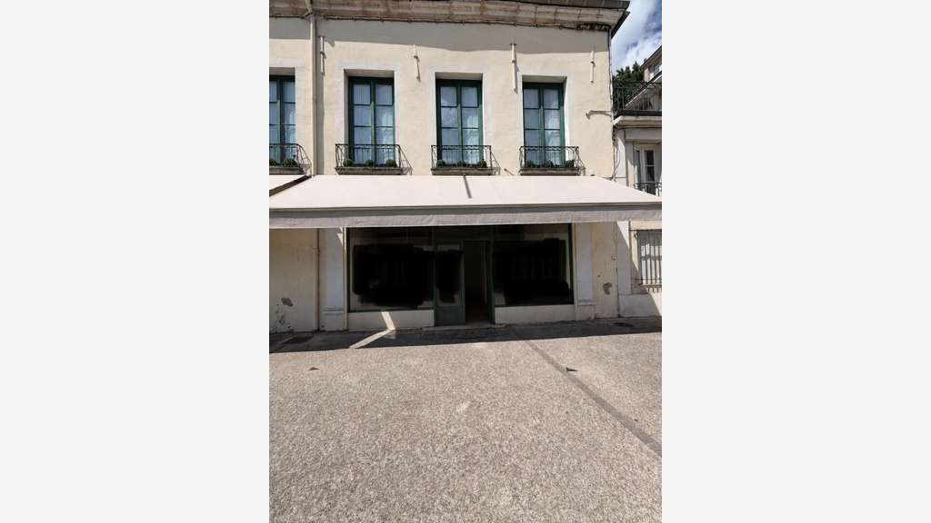 Vente local 100m² + parking quai de Saône à Chalon