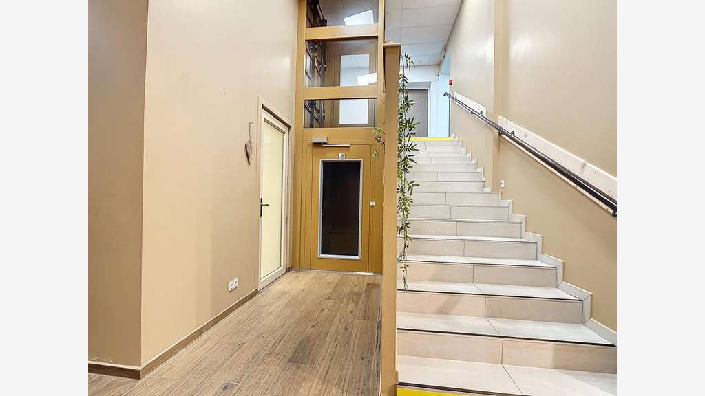 AV murs libres local commercial 500m² à Chambéry