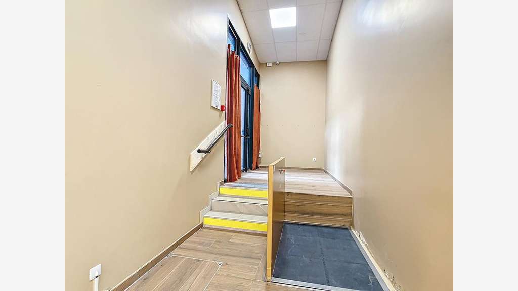 AV murs libres local commercial 500m² à Chambéry
