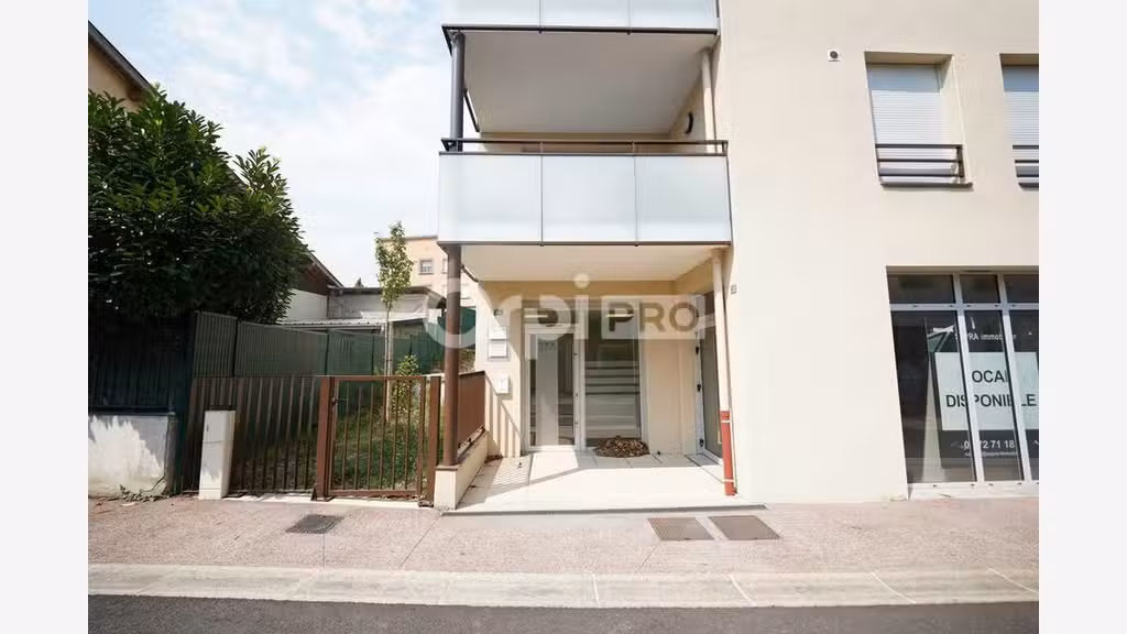 Local commercial neuf de 80m² à vendre à Chaponnay