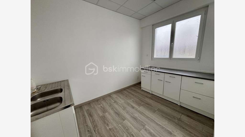 AV local refait à neuf 60m² à Charleville-Mézières