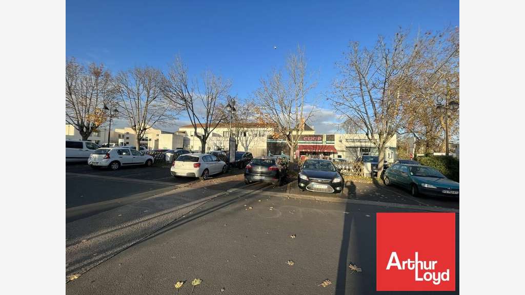 AV local commercial 140m² centre-ville Chasseneuil