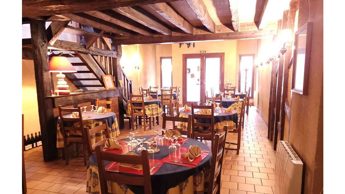 Vente murs ancien restaurant 153m² à Montval 