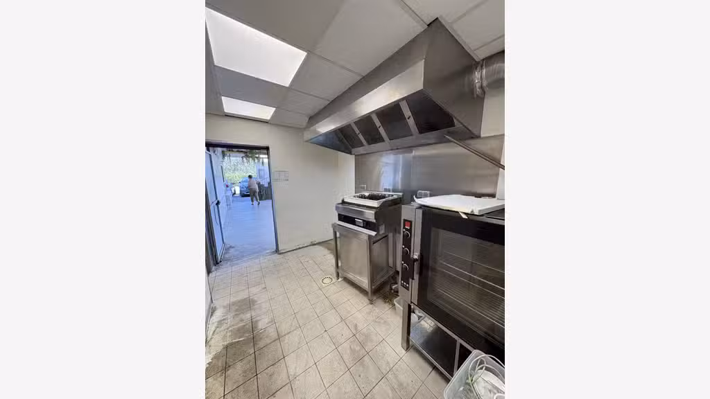 AV murs restaurant pizzeria 63m² Chateau Gombert
