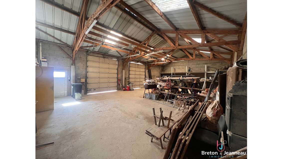 Vente local pro de 445m² libre à Château Gontier