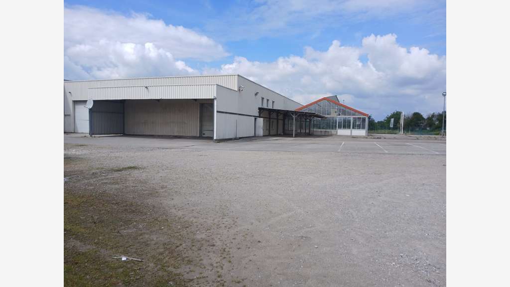 Locaux commerciaux 1750m² à vendre à Chateaubriant