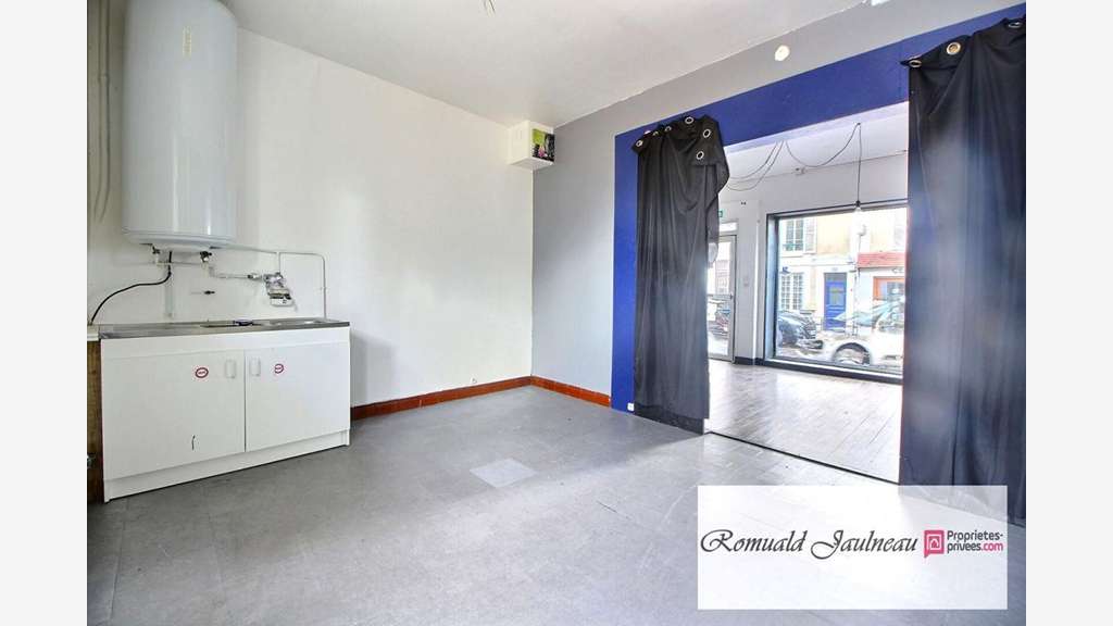 Vente murs commerciaux libres 30m² Bonneval centre