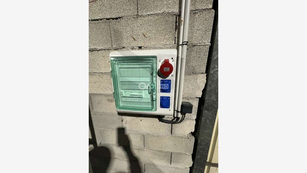 Local 1500m² à vendre axe majeur à Chatte