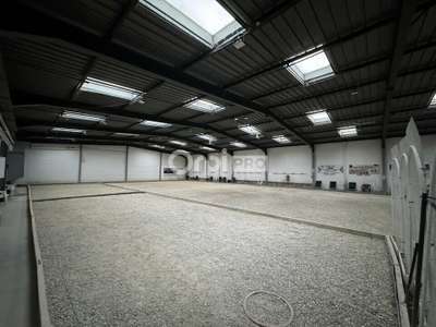 Local 1500m² à vendre axe majeur à Chatte
