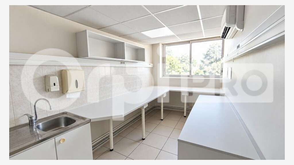 Vente local professionnel 245m² à Chilly-Mazarin