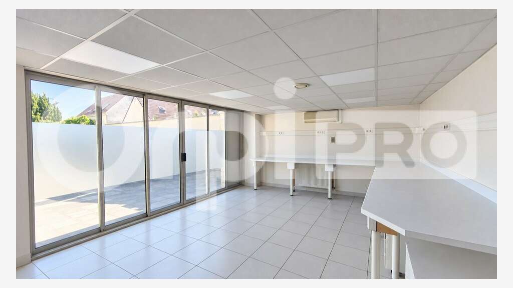 Vente local professionnel 245m² à Chilly-Mazarin