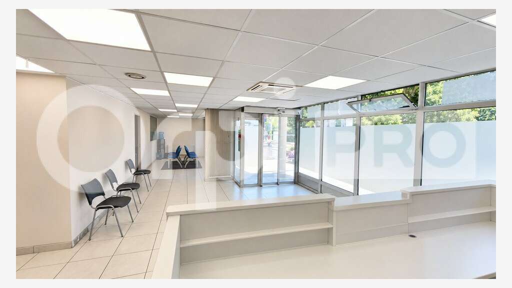 Vente local professionnel 245m² à Chilly-Mazarin