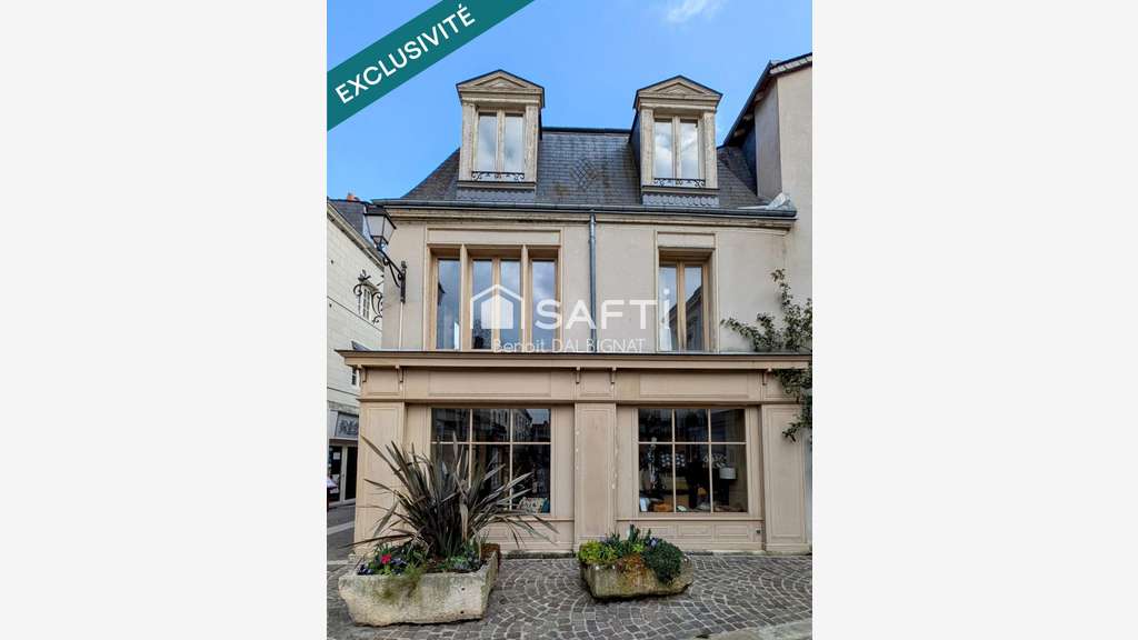 Vente beau commerce prestige au cœur de Chinon