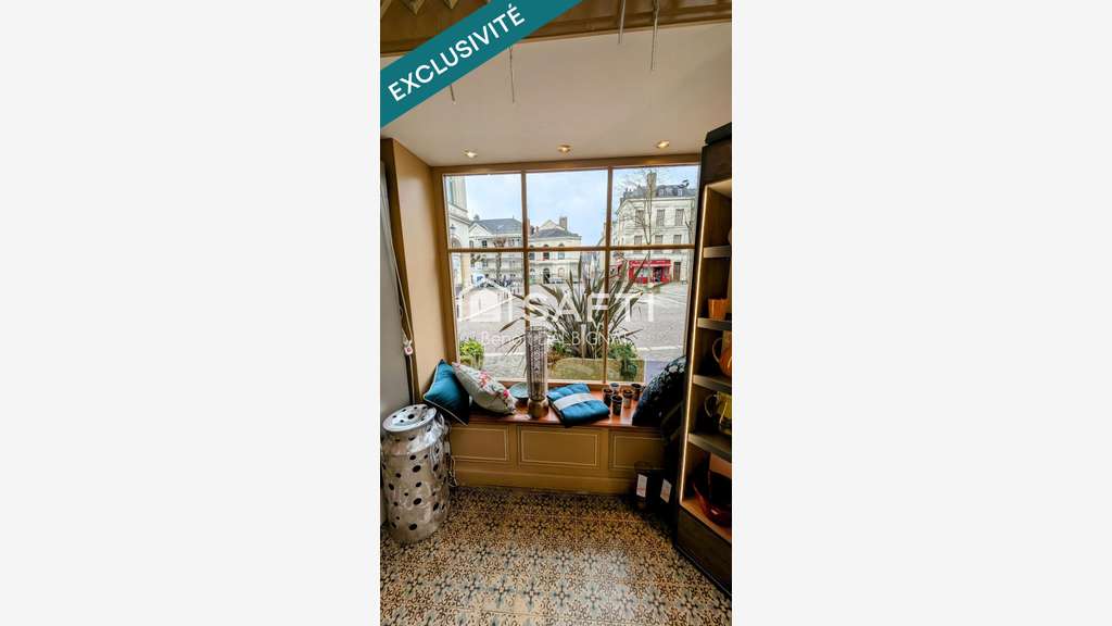Vente beau commerce prestige au cœur de Chinon