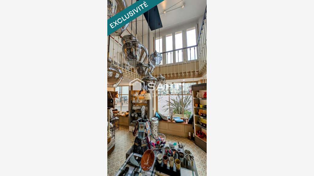 Vente beau commerce prestige au cœur de Chinon