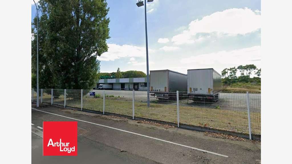 AV ensemble immobilier industriel 3000m² à Cloyes