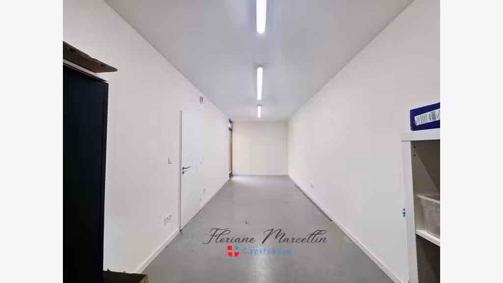 Vente local commercial 159m² avec stockage Cluses