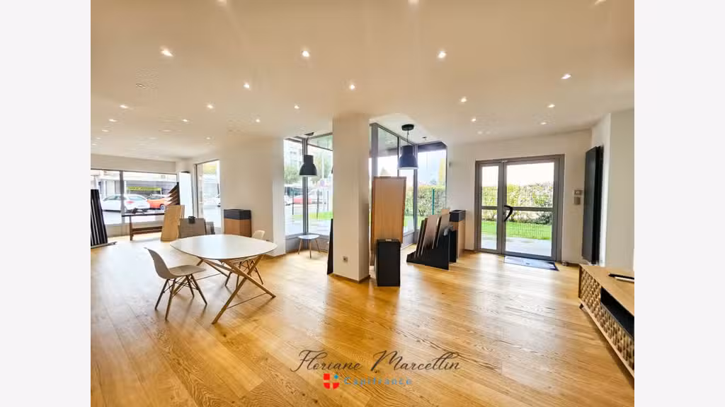 Vente local commercial 159m² avec stockage Cluses