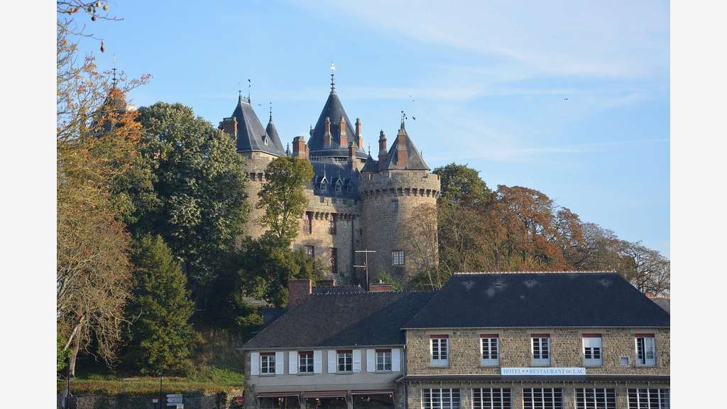 AV murs commerciaux de 107m² au coeur de Combourg