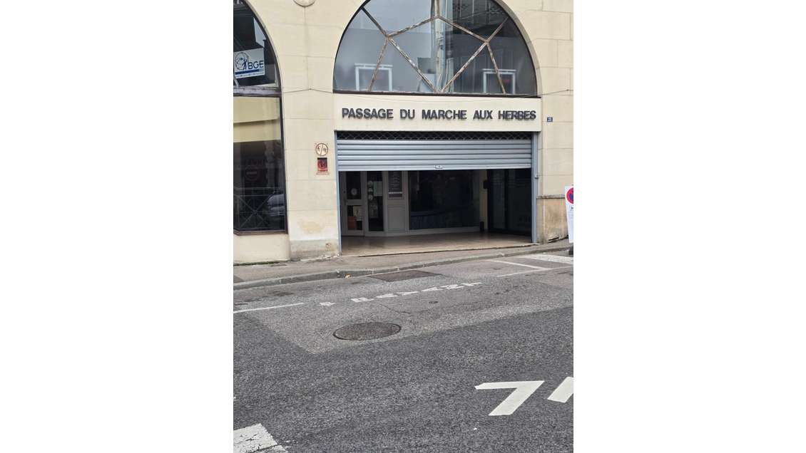 Vente commerce ou bureau 16m² à Compiègne