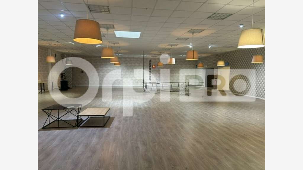 Vente local commercial de 1930m² à Coulommiers