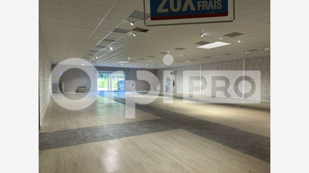 Vente local commercial de 1930m² à Coulommiers