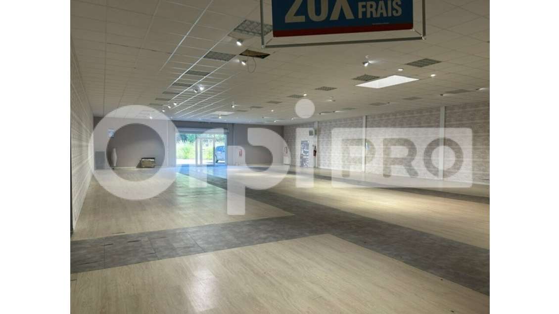 Vente local commercial de 1930m² à Coulommiers