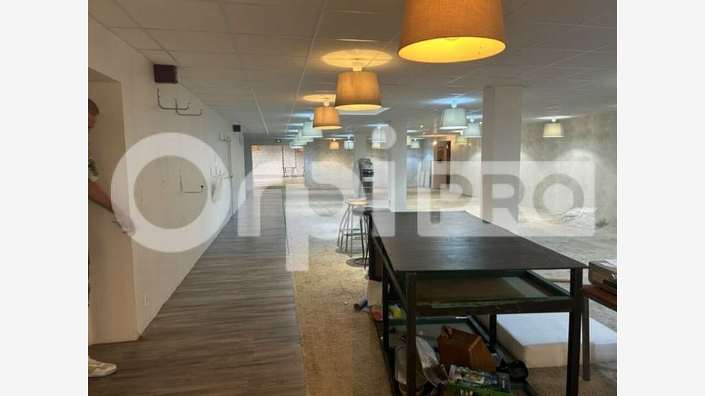 Vente local commercial de 1930m² à Coulommiers