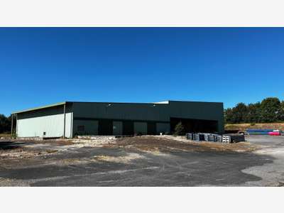 Dépôt industriel de 1500 m² sur 13.631 m² de ter