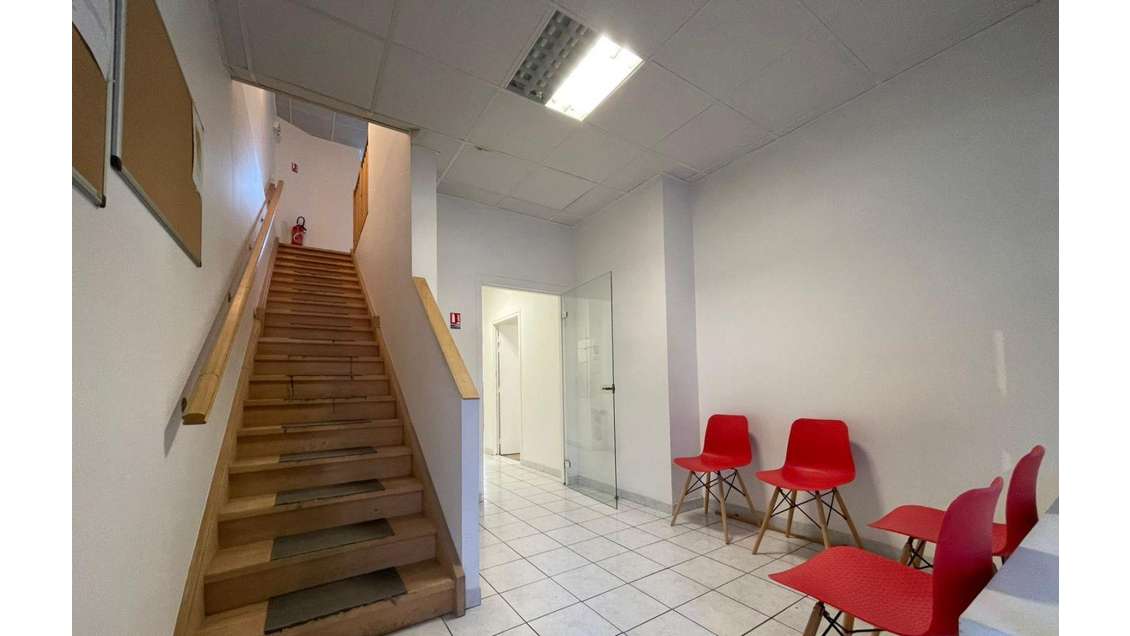 AV local pro 146m² centre commercial Dammarie