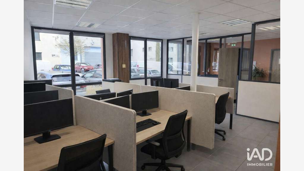 Local commercial à Décines-Charpieu