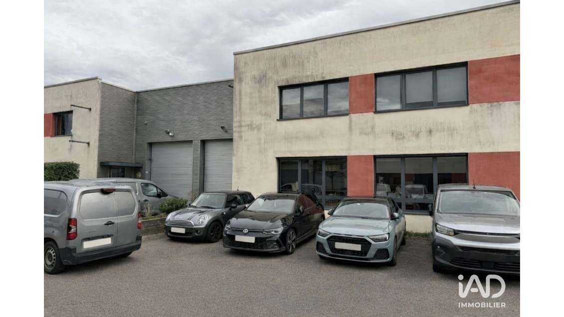 Local commercial à Décines-Charpieu