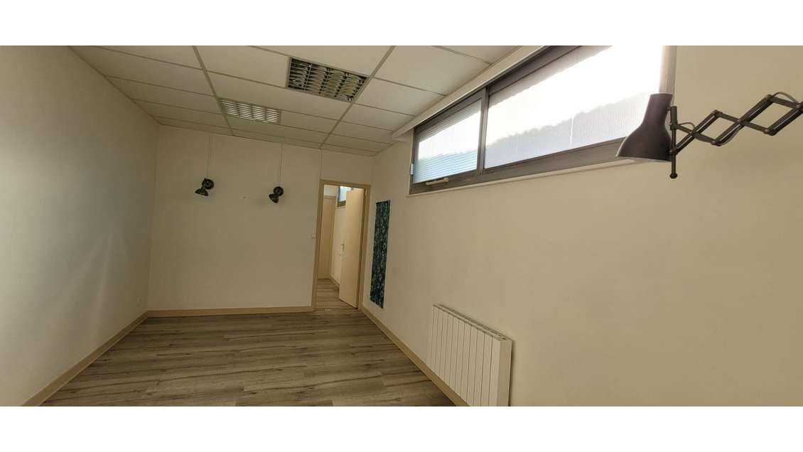 Vente local professionnel 3 pièces à Dinan