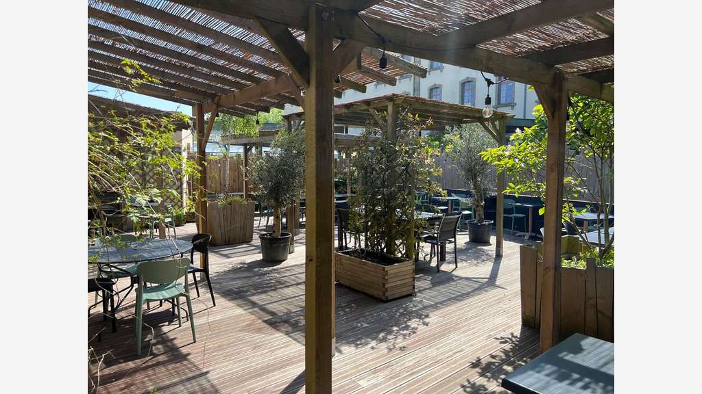 Vente murs commerciaux de 600m² à Dinan