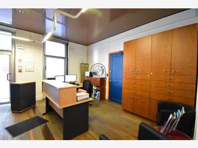 Vente local en rez de chaussée 123m² à Domène